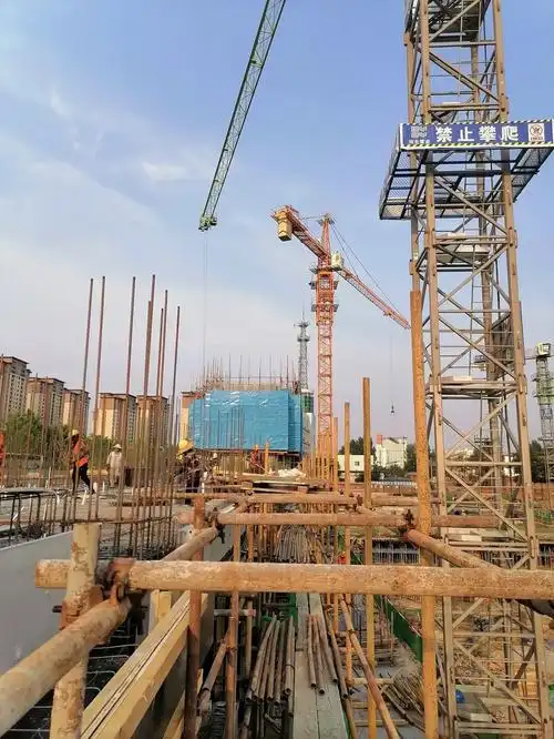 城南一小区中墙脱落逃踪：量量整改清单倒排15天，业主盼每道工序晒正在阳光下